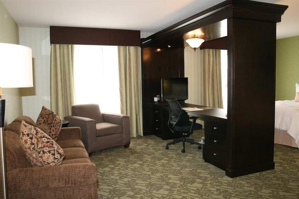 Hampton Inn Detroit Roseville Clinton Township Номер фото
