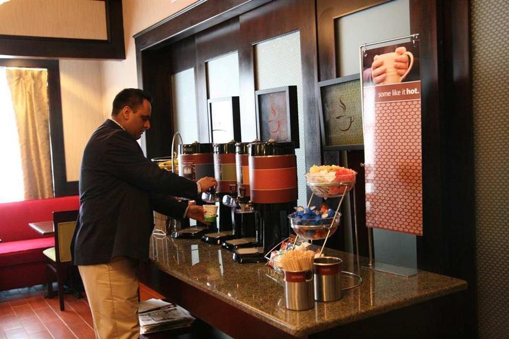 Hampton Inn Detroit Roseville Clinton Township Ресторан фото